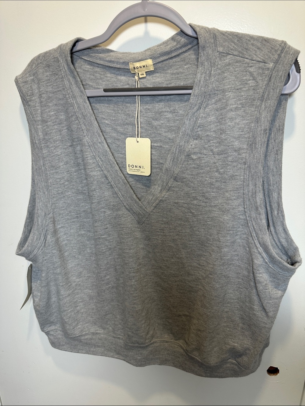 DONNI. Women's Light Gray V-Neck Sleeveless Tank (16)